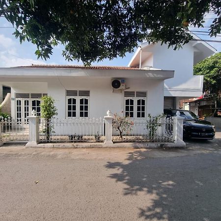 Kamiliya Homestay Ngabean Exterior photo