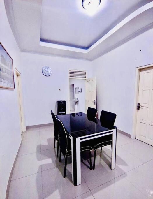 Kamiliya Homestay Ngabean Exterior photo